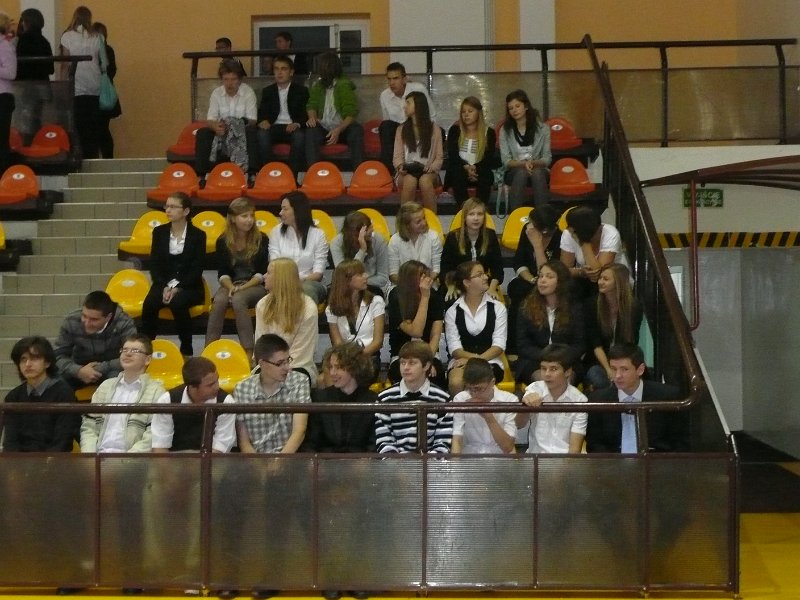 P1070669.JPG - młodzież na apelu