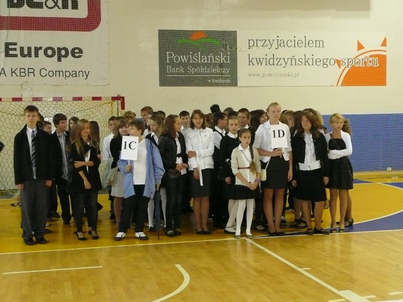 P1070671.JPG - Oto uczniowie klas pierwszych :)