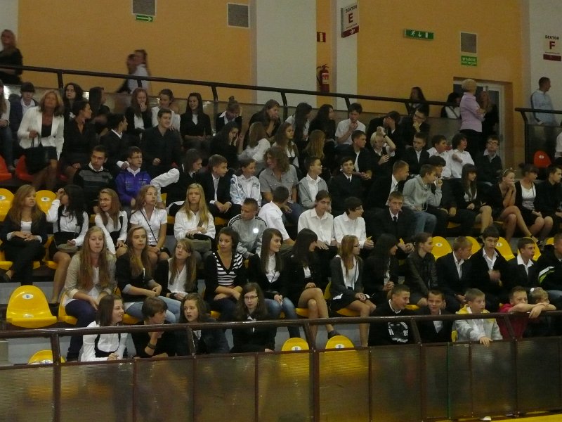 P1070672.JPG - młodzież na apelu