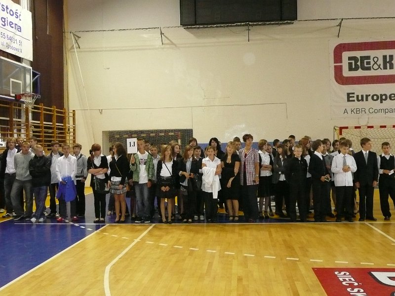 P1070677.JPG - Oto uczniowie klas pierwszych :)