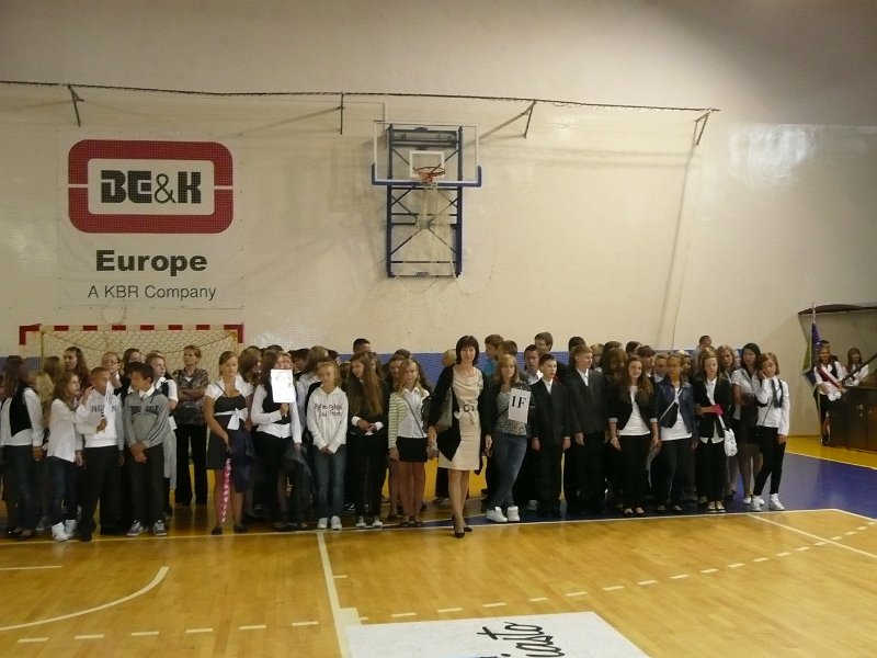 P1070680.JPG - Oto uczniowie klas pierwszych :) i wychowawcy