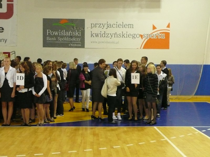 P1070686.JPG - Oto uczniowie klas pierwszych :)