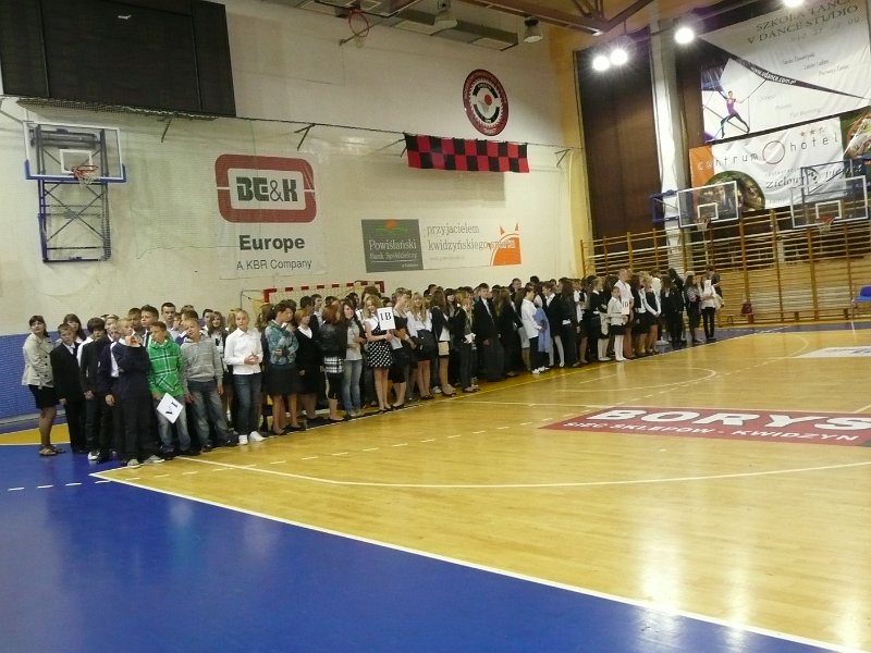 P1070690.JPG - Oto uczniowie klas pierwszych :)