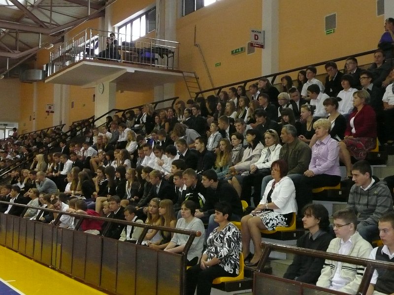 P1070702.JPG - młodzież na apelu